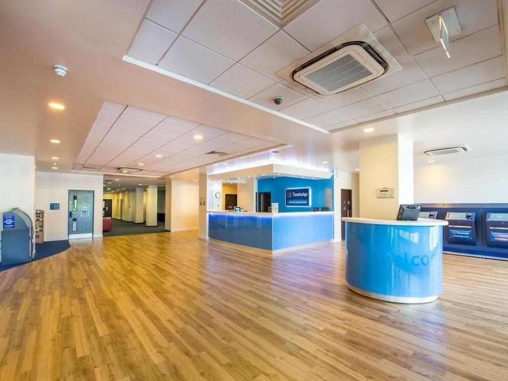 Mercure London Gatwick Airport Хорли Екстериор снимка