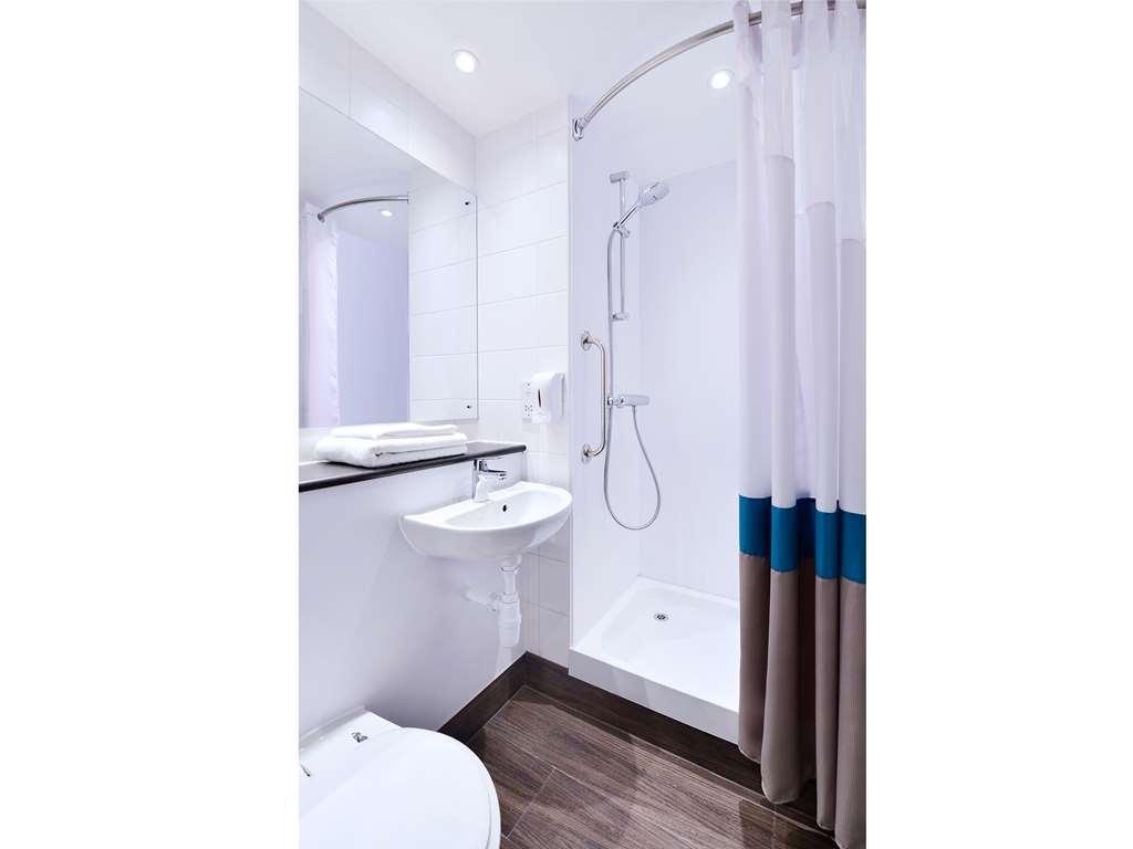 Mercure London Gatwick Airport Хорли Екстериор снимка