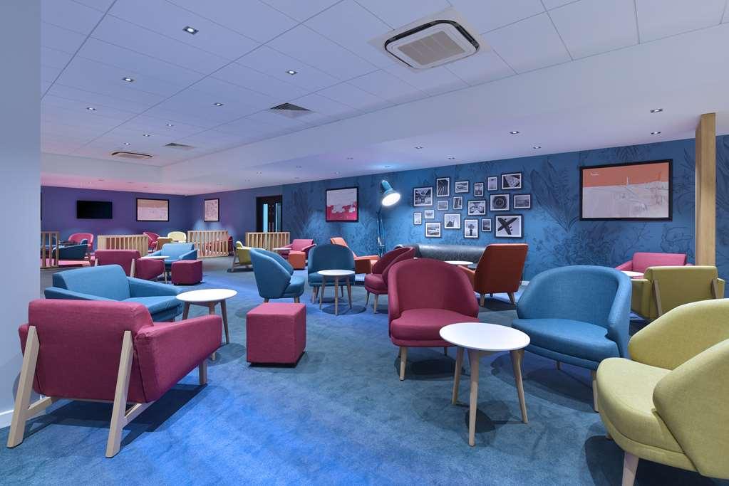 Mercure London Gatwick Airport Хорли Ресторант снимка