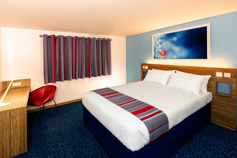 Mercure London Gatwick Airport Хорли Екстериор снимка