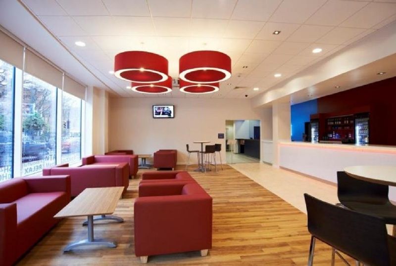 Mercure London Gatwick Airport Хорли Екстериор снимка