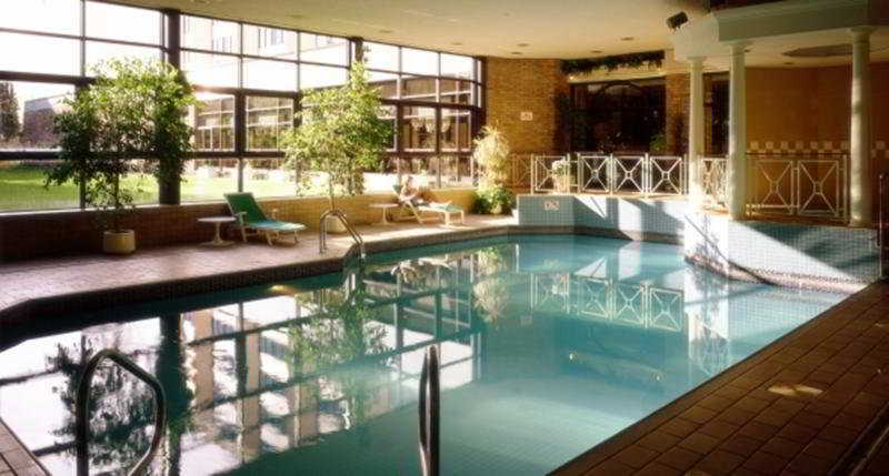 Mercure London Gatwick Airport Хорли Екстериор снимка