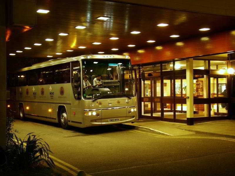 Mercure London Gatwick Airport Хорли Екстериор снимка