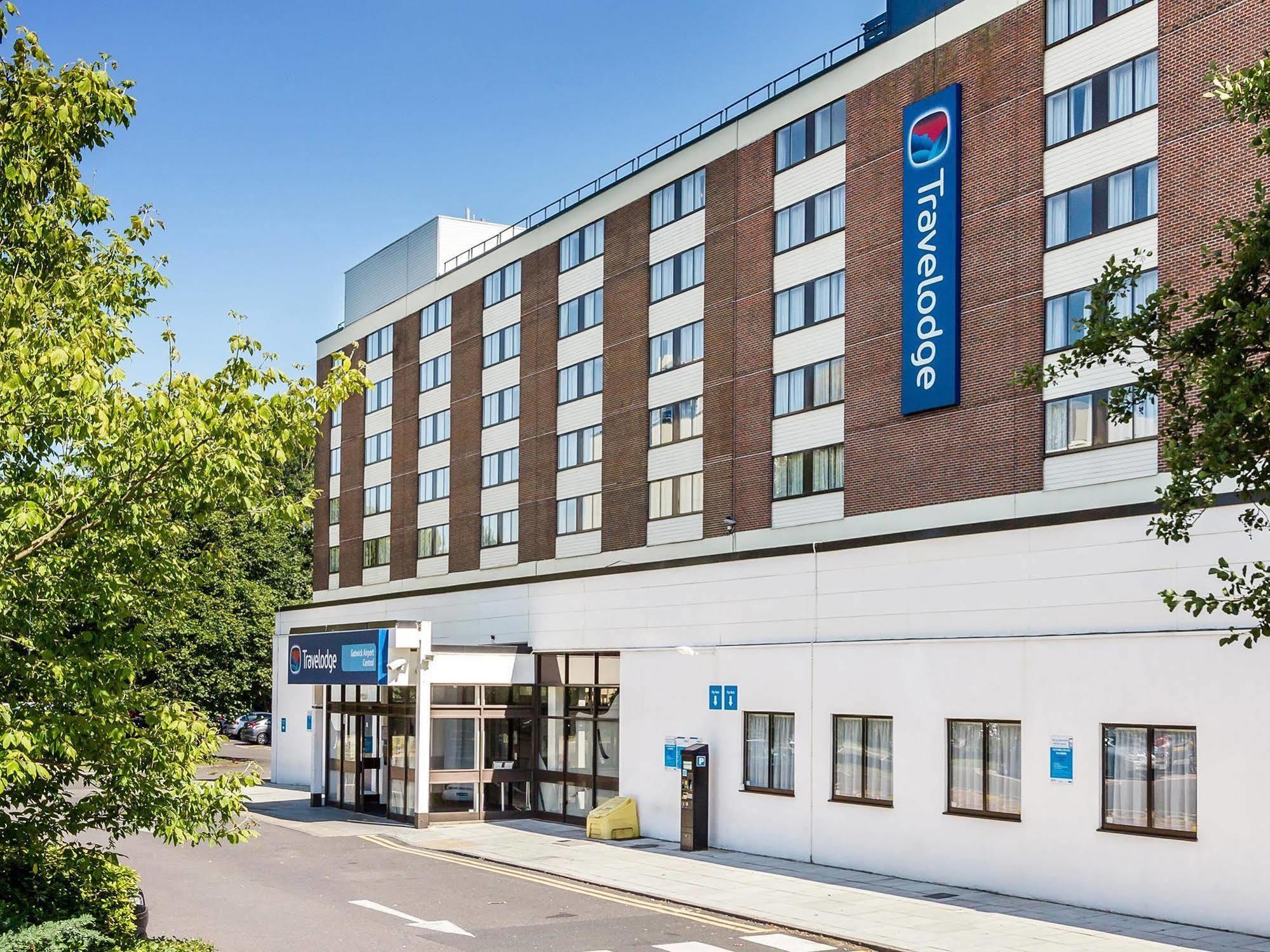 Mercure London Gatwick Airport Хорли Екстериор снимка