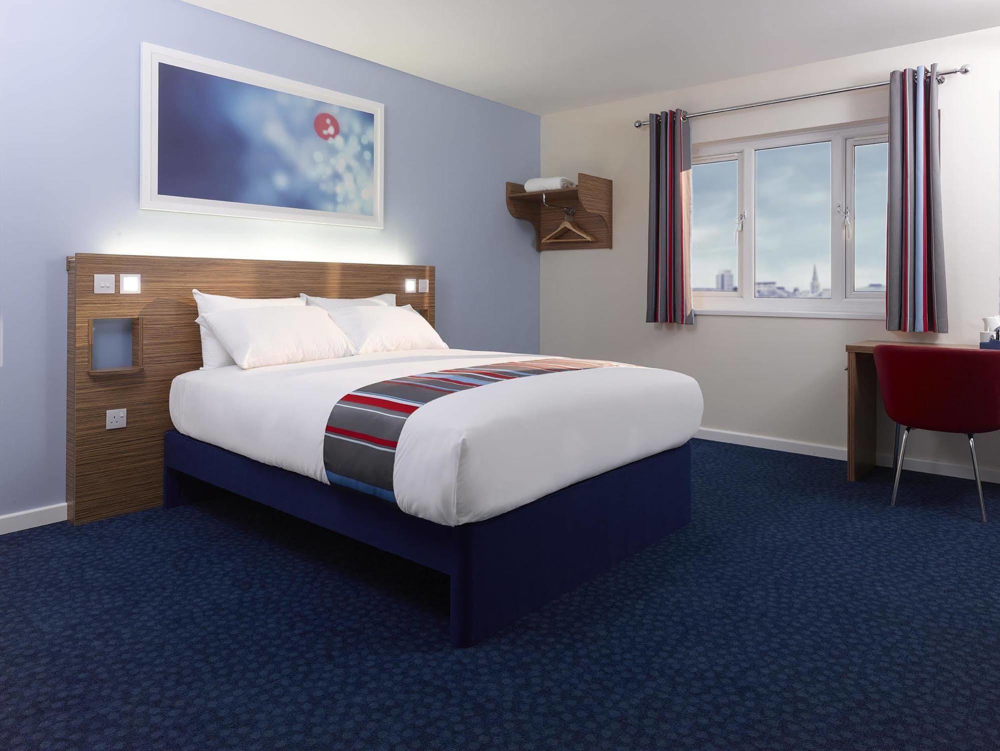 Mercure London Gatwick Airport Хорли Екстериор снимка