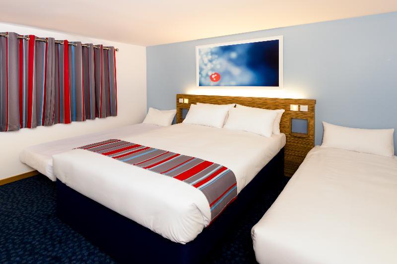 Mercure London Gatwick Airport Хорли Екстериор снимка