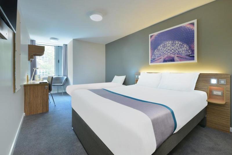Mercure London Gatwick Airport Хорли Екстериор снимка